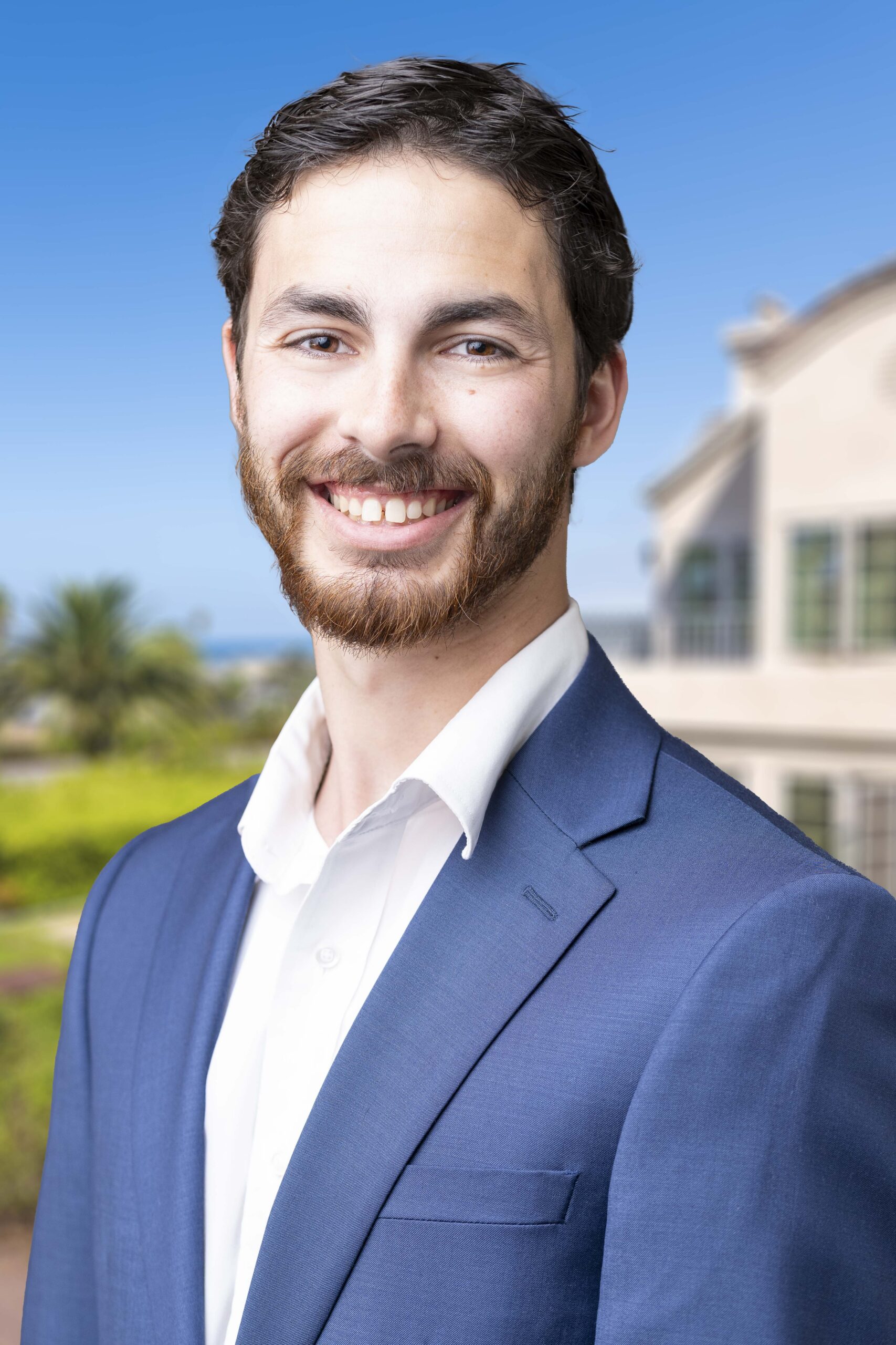 General Manager Andrew headshot in front of Villa L'Auberge