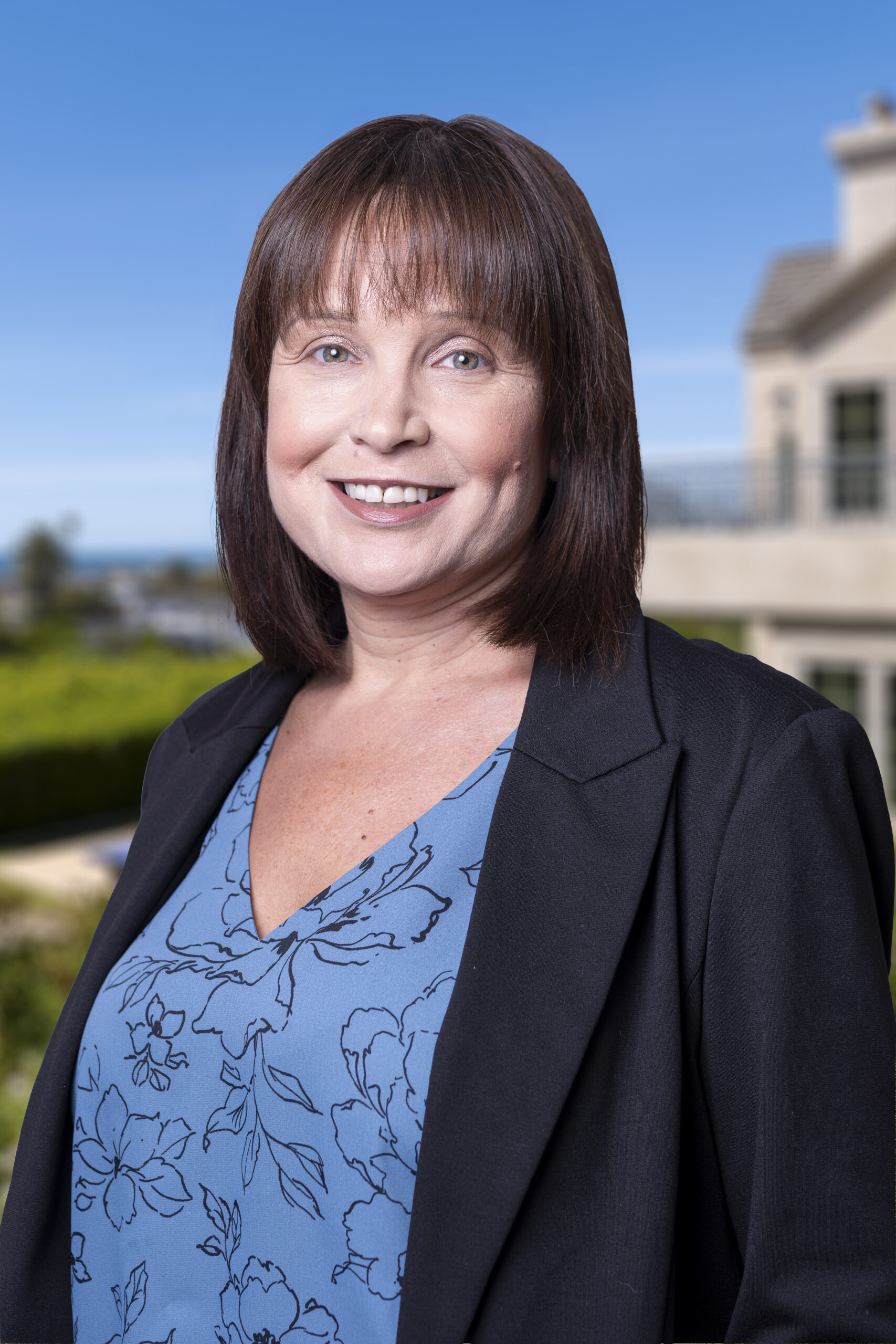 General Manager Jennifer headshot in front of Villa L'Auberge